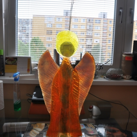 ANJEL ORANŽOVÝ 60 cm, technika fusing 2012